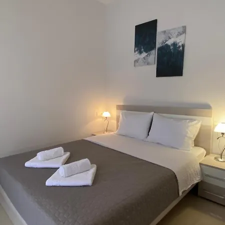 Erdeti & Apartment *