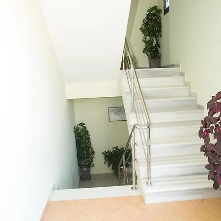 Erdeti & Apartment *